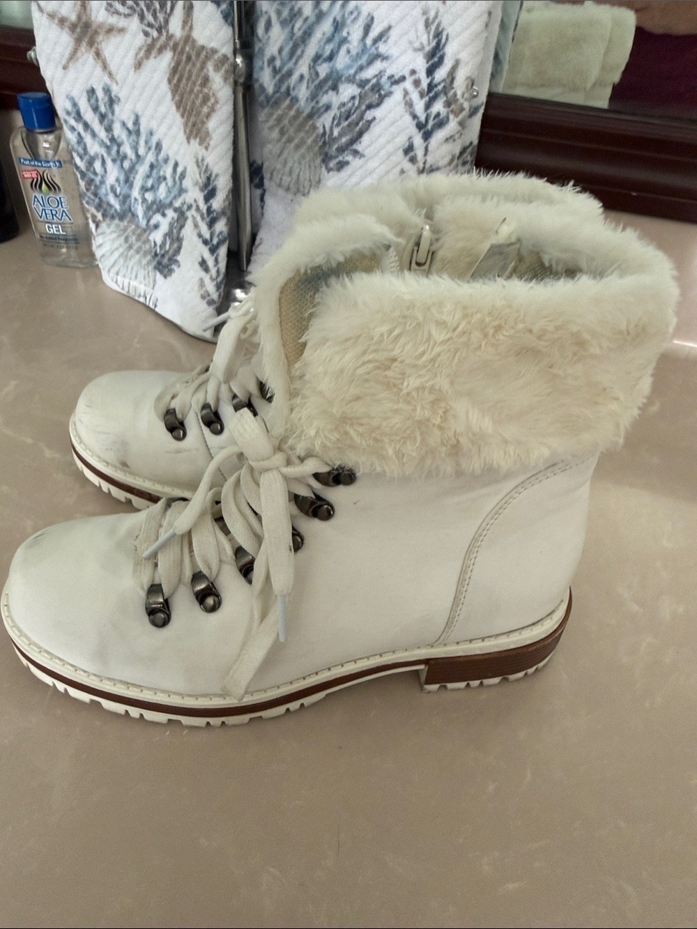 Yoki Cream/White Faux-Fur Lace-Up Winter Boots Size 7